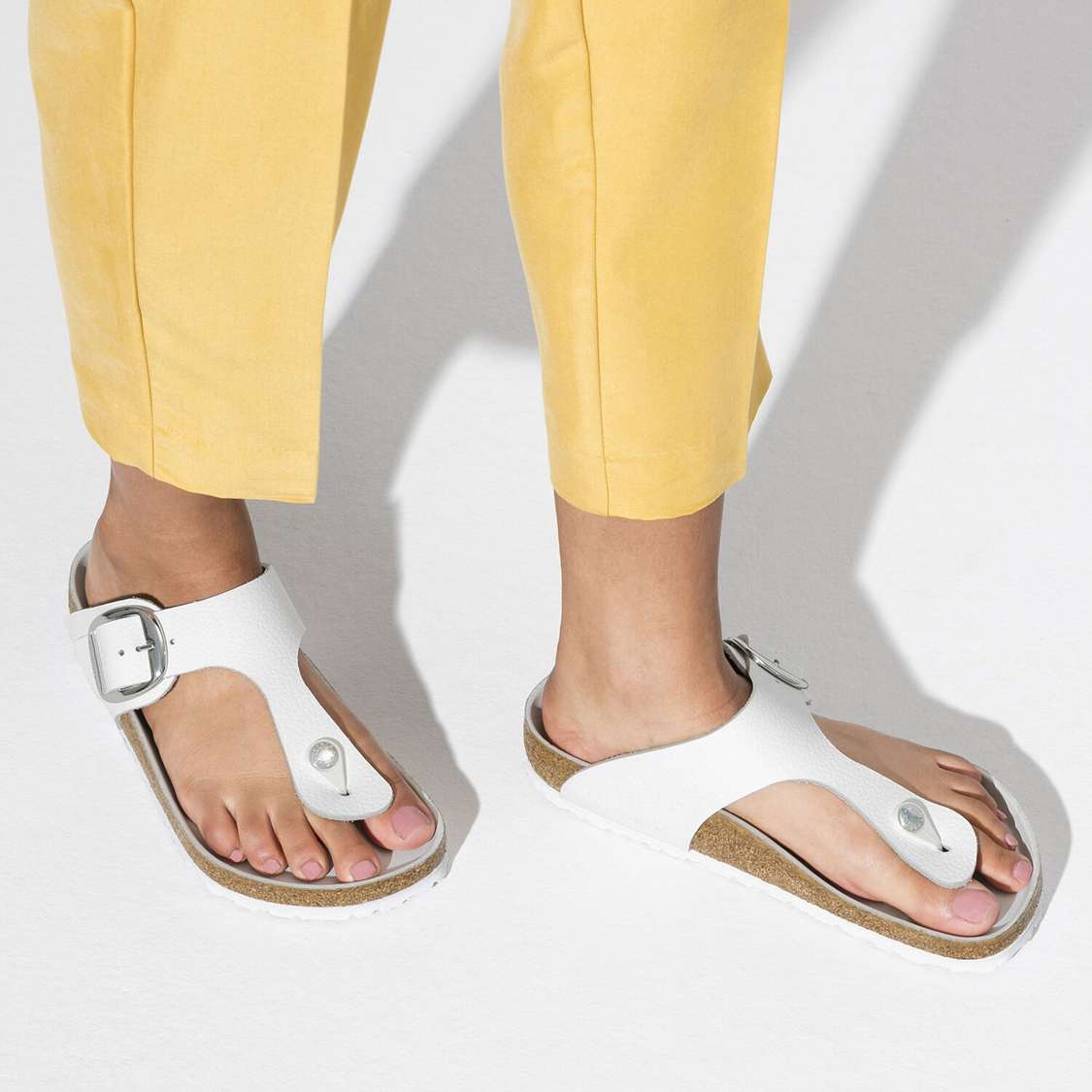 Birkenstock Gizeh Big Buckle Leather One Strap Sandals White | qmZCYafYkpJ