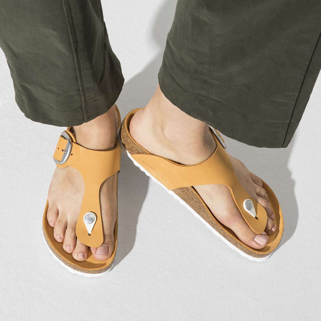 Birkenstock Gizeh Big Buckle Nubuck Leather One Strap Sandals Apricot | GWqNcU2WSHI