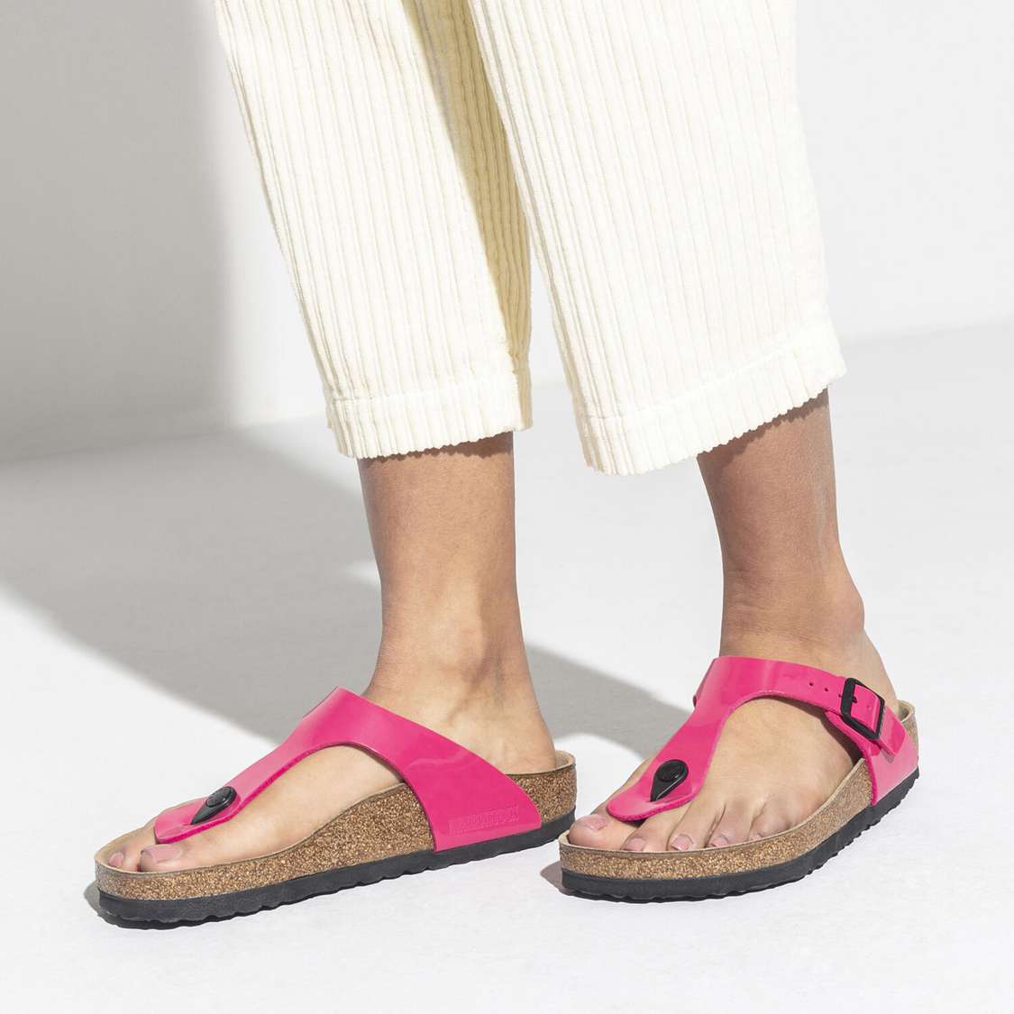 Birkenstock Gizeh Birko-Flor Patent One Strap Sandals Fuchsia | AgfcvQLjpVo