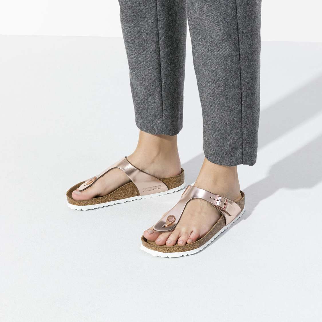 Birkenstock Gizeh Soft Footbed Leather One Strap Sandals Copper | ktvQwqn1SBf