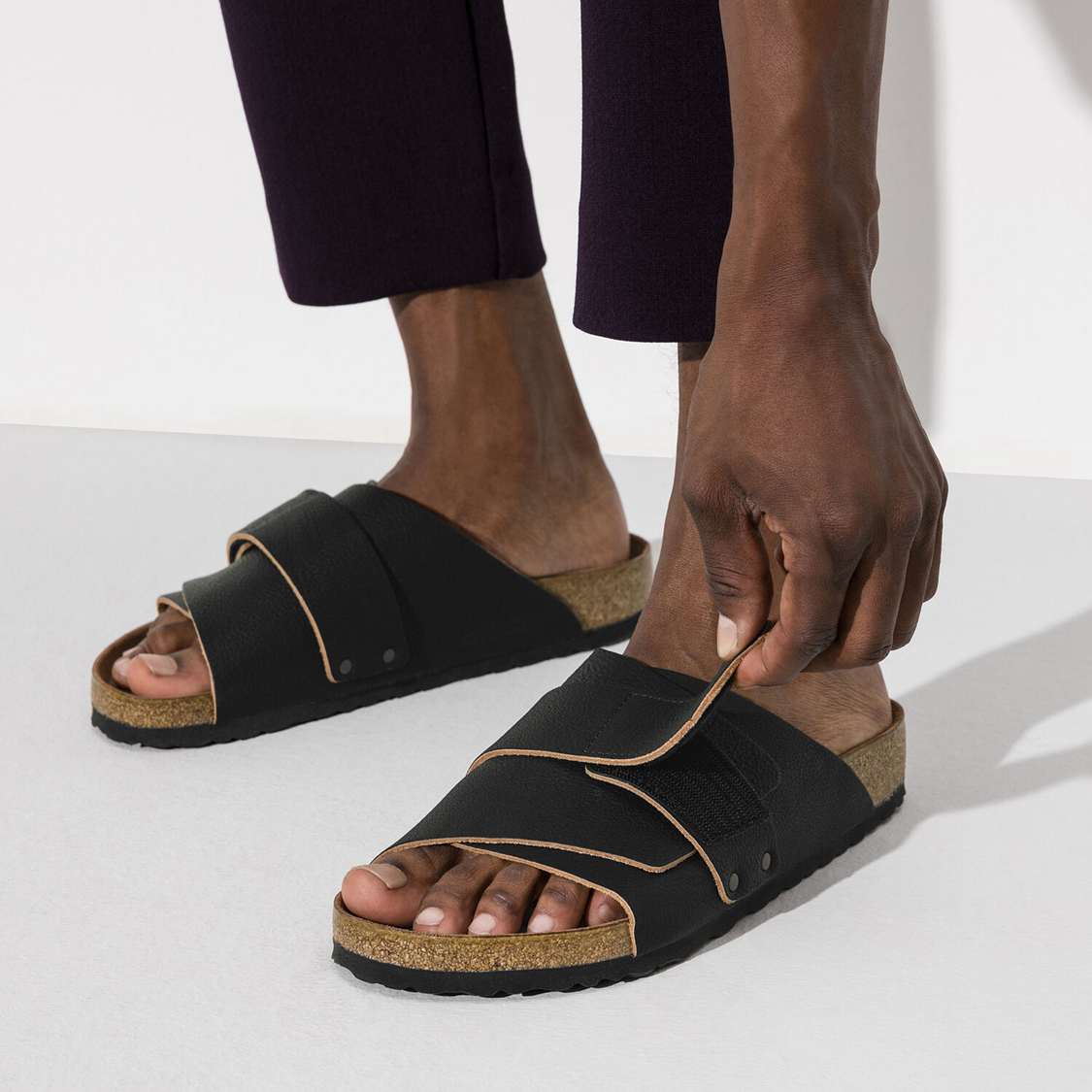 Birkenstock Kyoto Leather One Strap Sandals Black | eQHvkoaoO6r