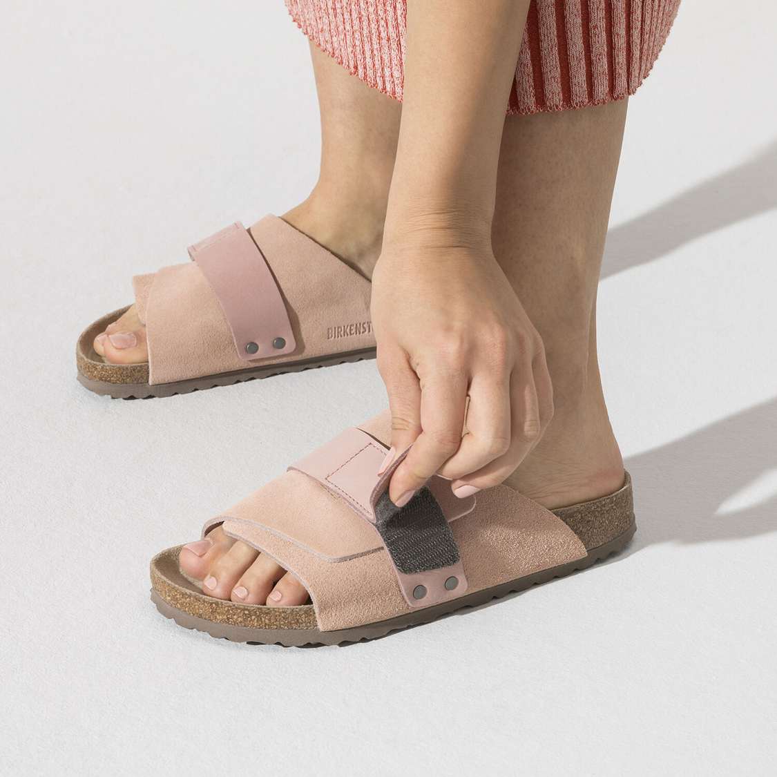 Birkenstock Kyoto Soft Footbed Nubuck/Suede Leather One Strap Sandals Pink | ATvNGB1RlTU