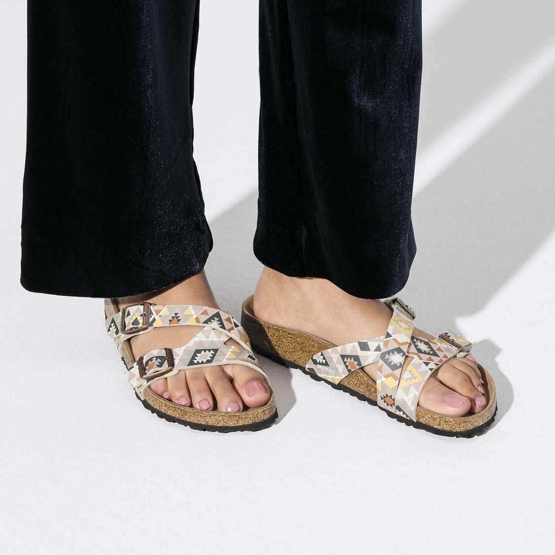 Birkenstock Yao Vegan Birko-Flor Multi Strap Sandals Brown | DwKnUNyDXXy